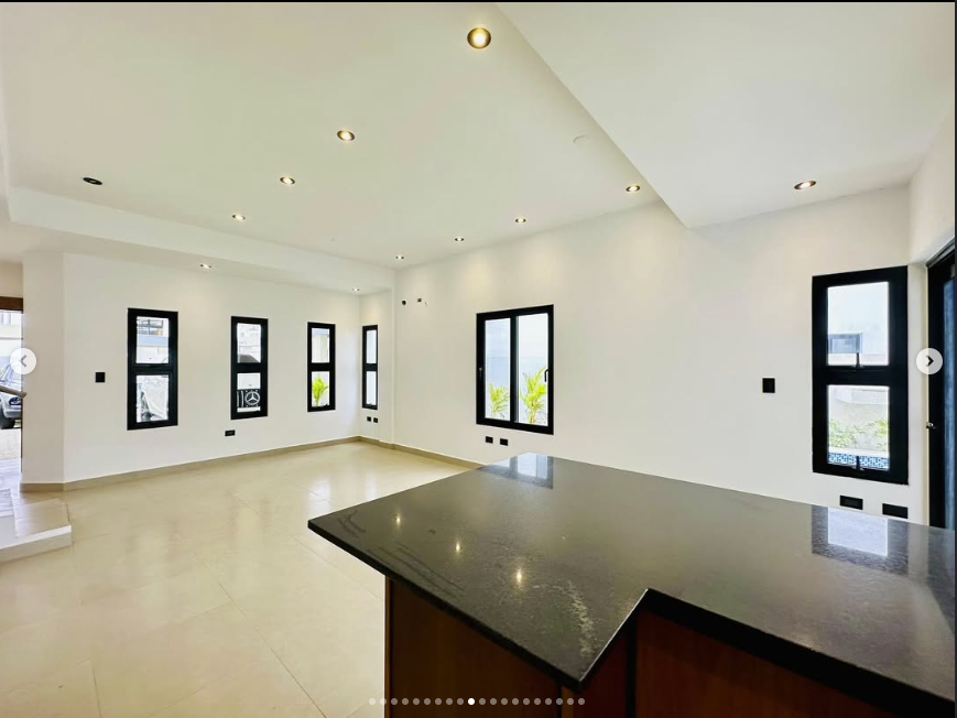 Screenshot from 2025-10-31 21-34-22