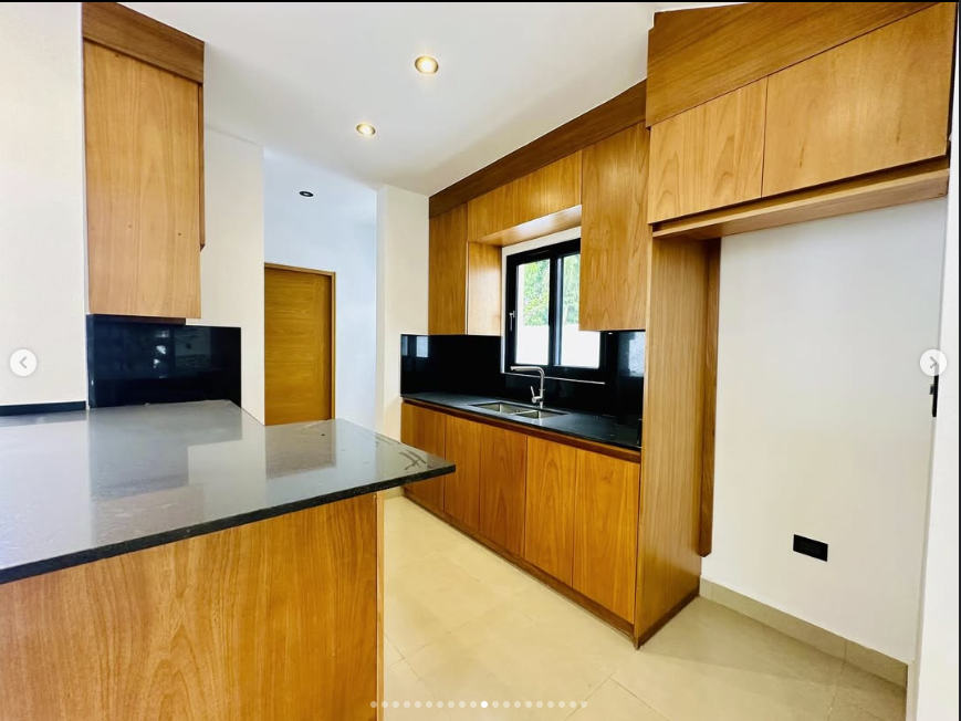 Screenshot from 2025-10-31 21-34-25