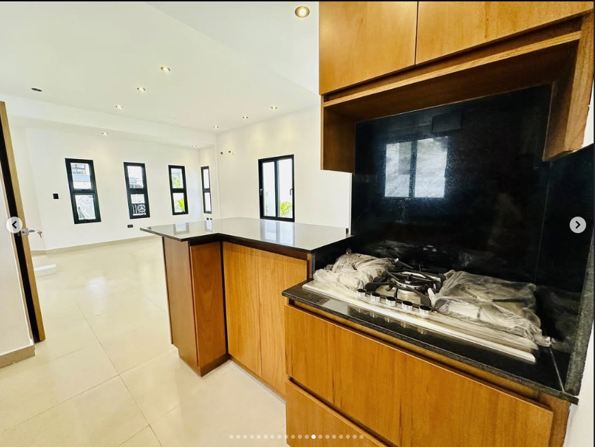 Screenshot from 2025-10-31 21-34-29